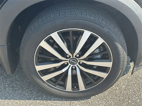 Used 2024 Nissan Pathfinder Platinum w/ Black Appearance Package image 12