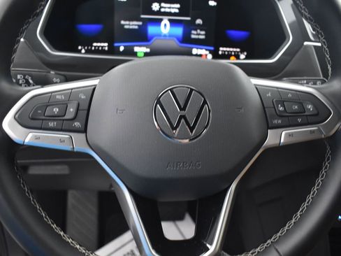 Used 2022 Volkswagen Tiguan SE image 12