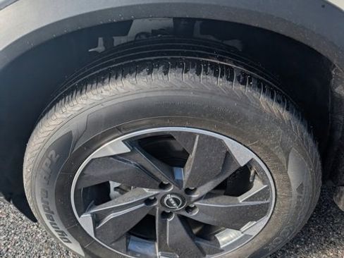 Used 2024 Nissan Rogue SV image 18