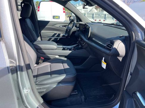 New 2025 Chevrolet Traverse LT w/ LPO, Floor Liner Package image 9