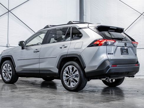 Used 2019 Toyota RAV4 XLE Premium w/ All Weather Liner Package image 2