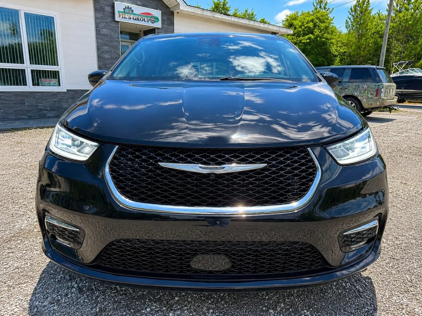 Used 2023 Chrysler Pacifica Touring-L FWD image 8