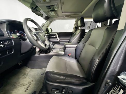 Used 2016 Toyota 4Runner SR5 Premium image 14