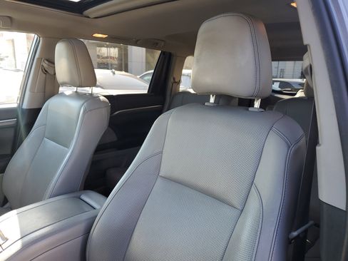 Used 2019 Toyota Highlander Limited image 20