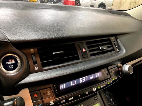 Used 2014 Lexus CT 200h image 26