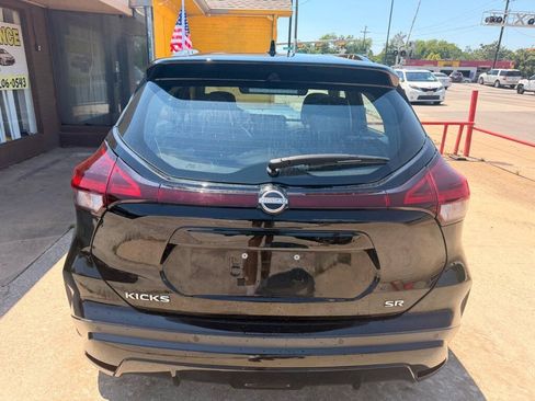 Used 2022 Nissan Kicks SR w/ Premium Package FWD image 4