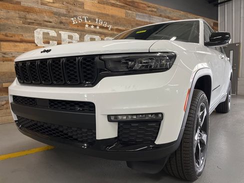 New 2025 Jeep Grand Cherokee L Limited w/ Black Appearance Package image 12