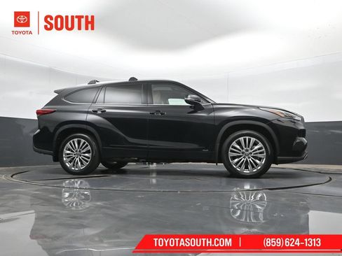 Used 2023 Toyota Highlander Platinum AWD/4WD image 44