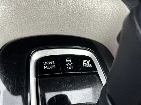 Certified 2024 Toyota Corolla LE image 29
