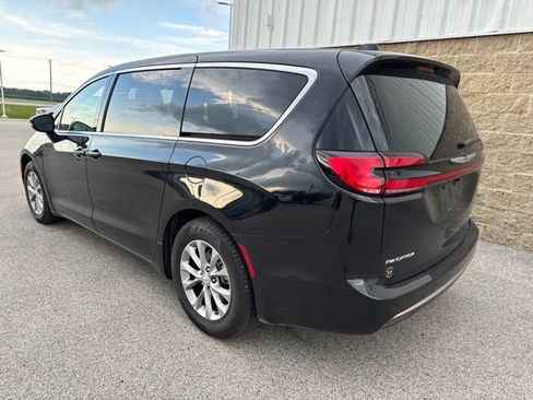 Used 2026 Chrysler Pacifica Limited FWD image 7