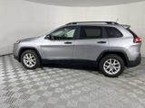 Used 2016 Jeep Cherokee Sport image 4