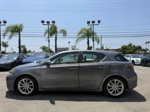 Used 2013 Lexus CT 200h w/ Premium Pkg w/Navigation FWD image 3