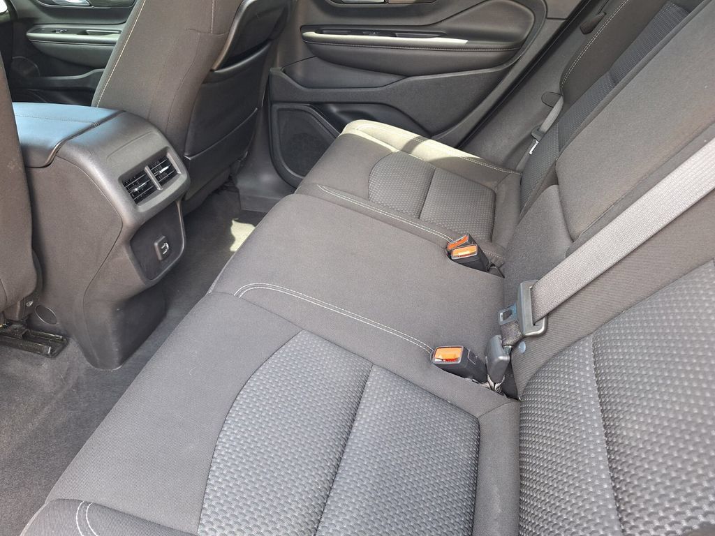 Used 2022 GMC Terrain SLE FWD image 22