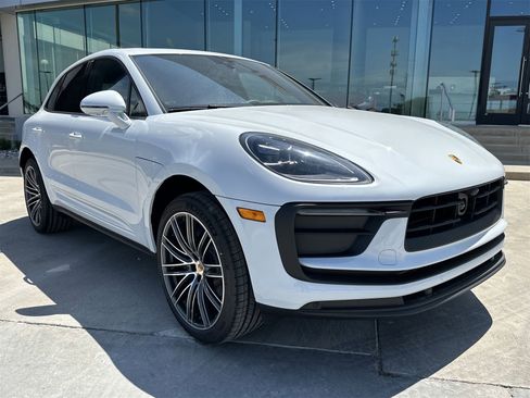 New 2025 Porsche Macan image 9
