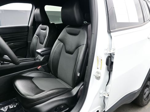 Used 2024 Jeep Compass Latitude w/ Convenience Group image 12