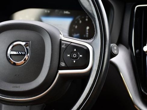 Used 2019 Volvo XC60 T6 Momentum w/ Multimedia Package image 22