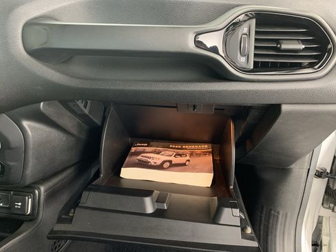 Used 2020 Jeep Renegade Altitude FWD image 42