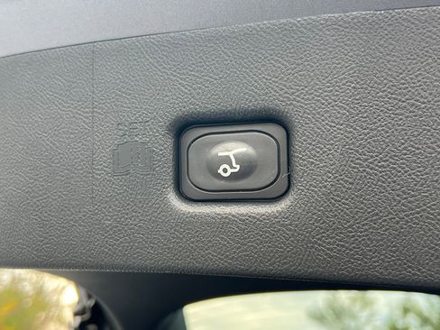 Used 2022 Lincoln Nautilus Reserve w/ Equipment Group 202A image 15