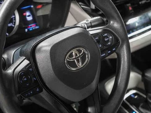 Used 2021 Toyota Corolla LE image 20