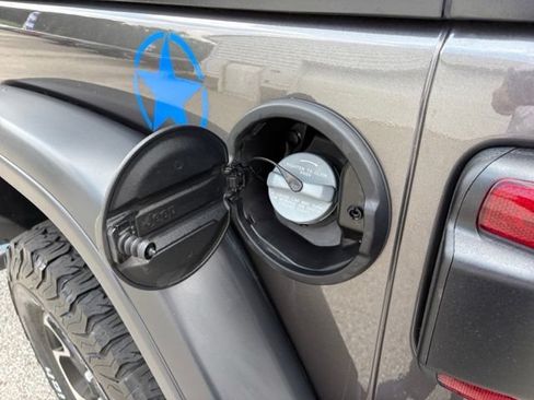 Used 2022 Jeep Wrangler Unlimited Rubicon 4xe AWD/4WD image 19