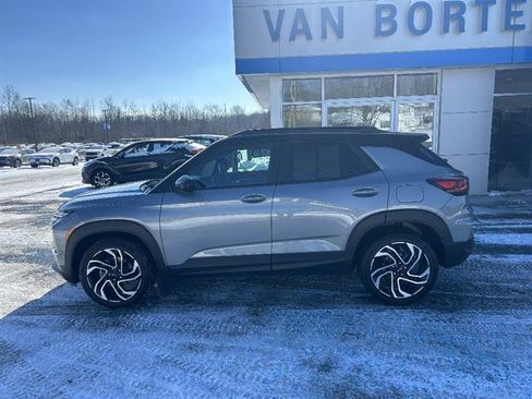 Used 2025 Chevrolet TrailBlazer RS w/ Driver Confidence Package image 2