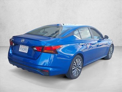 Used 2025 Nissan Altima 2.5 SV image 5