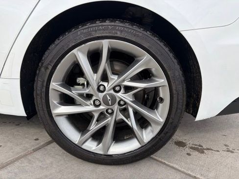 Used 2022 Genesis G70 2.0T image 6