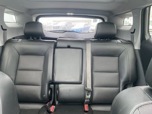 Used 2023 GMC Terrain SLT w/ Infotainment Package II image 25