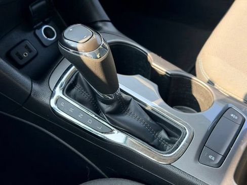 Used 2019 Chevrolet Cruze LT FWD image 13