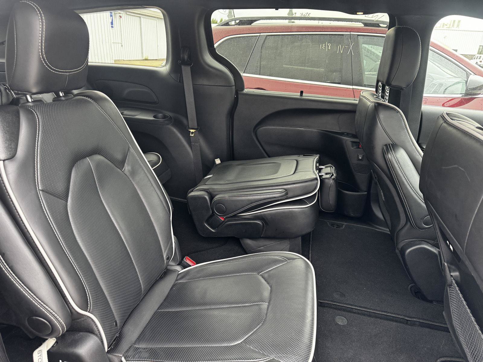 Certified 2026 Chrysler Pacifica Limited FWD image 3