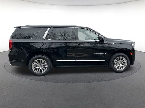Used 2023 GMC Yukon Denali image 6