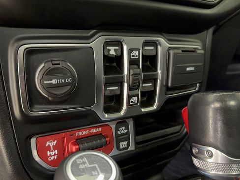 Used 2022 Jeep Gladiator Rubicon w/ Cold Weather Group AWD/4WD image 15
