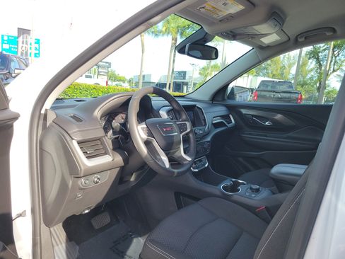 Used 2023 GMC Terrain SLE w/ Driver Convenience Package FWD image 9