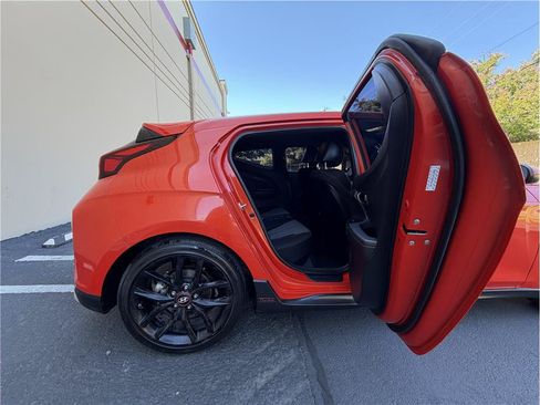 Used 2019 Hyundai Veloster Turbo R-Spec FWD image 17