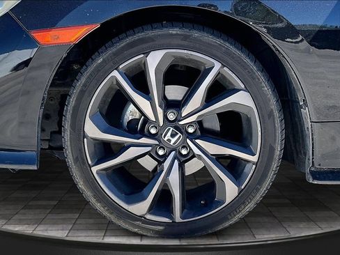 Used 2017 Honda Civic Sport image 32