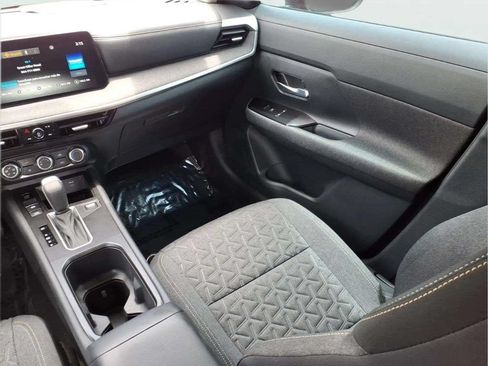 Used 2025 Nissan Kicks SV FWD image 12
