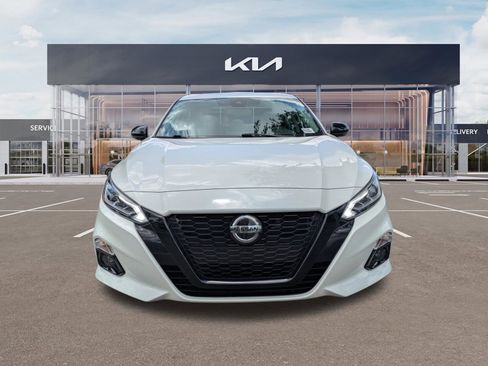 Used 2022 Nissan Altima 2.5 SR w/ Midnight Edition Package FWD image 7