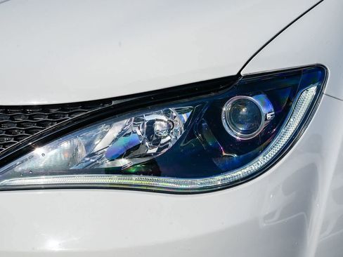 Used 2020 Chrysler Pacifica Limited w/ Advanced Safetytec Group image 7