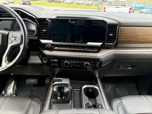 Used 2022 Chevrolet Silverado 1500 High Country w/ High Country Premium Package AWD/4WD image 21