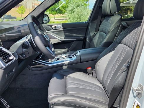 Used 2026 BMW X7 M60i image 9