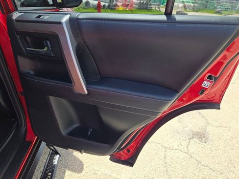 Used 2018 Toyota 4Runner SR5 Premium AWD/4WD image 8