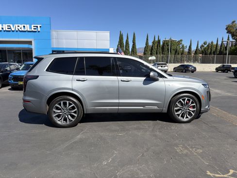 Used 2023 Cadillac XT6 Sport w/ Technology Package AWD/4WD image 9