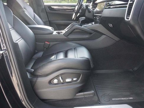 Used 2021 Porsche Cayenne Coupe AWD/4WD image 25
