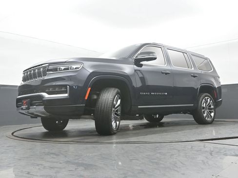 Used 2023 Jeep Grand Wagoneer Series III AWD/4WD image 33