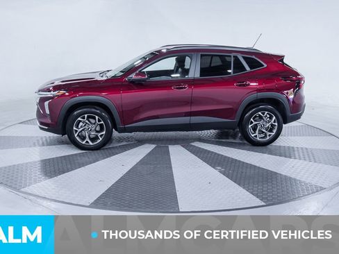 Used 2025 Chevrolet Trax LT w/ LT Convenience Package FWD image 4