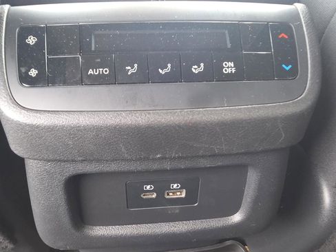 Used 2022 Nissan Pathfinder SV image 27