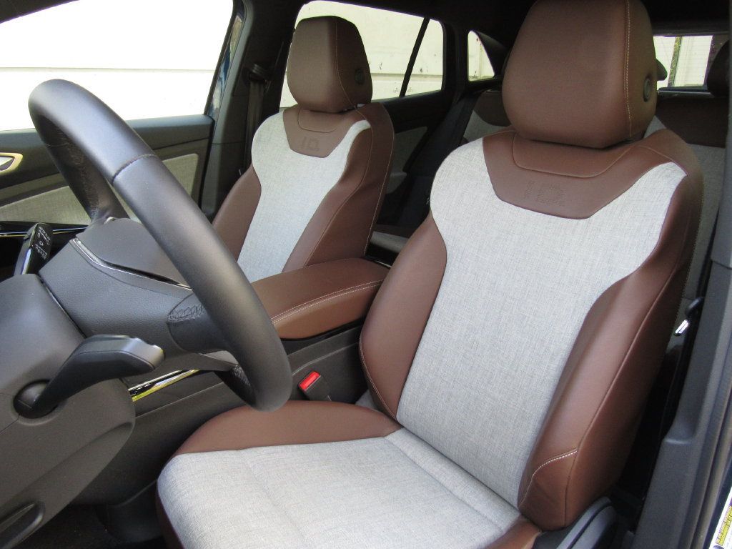 Used 2023 Volkswagen ID.4 Pro AWD/4WD image 11