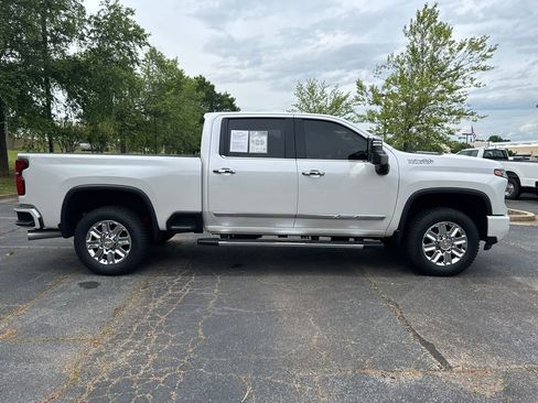 Used 2024 Chevrolet Silverado 2500 High Country w/ High Country Premium Package AWD/4WD image 4