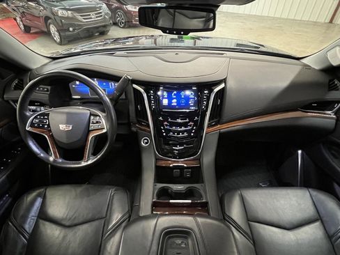 Used 2015 Cadillac Escalade Premium image 4