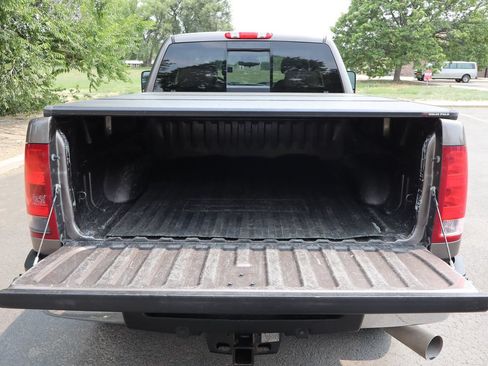 Used 2011 GMC Sierra 2500 SLE w/ SLE Preferred Package AWD/4WD image 14